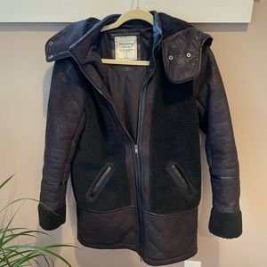 Abercrombie women’s coat Sherpa shiny black size S